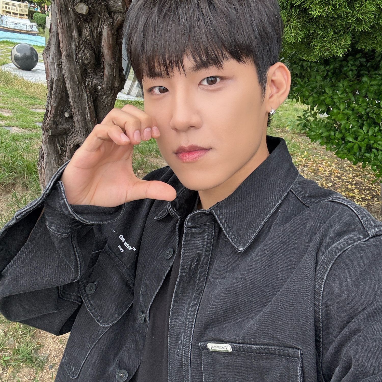 A moment captured by Park Woojin (AB6IX)'s fan