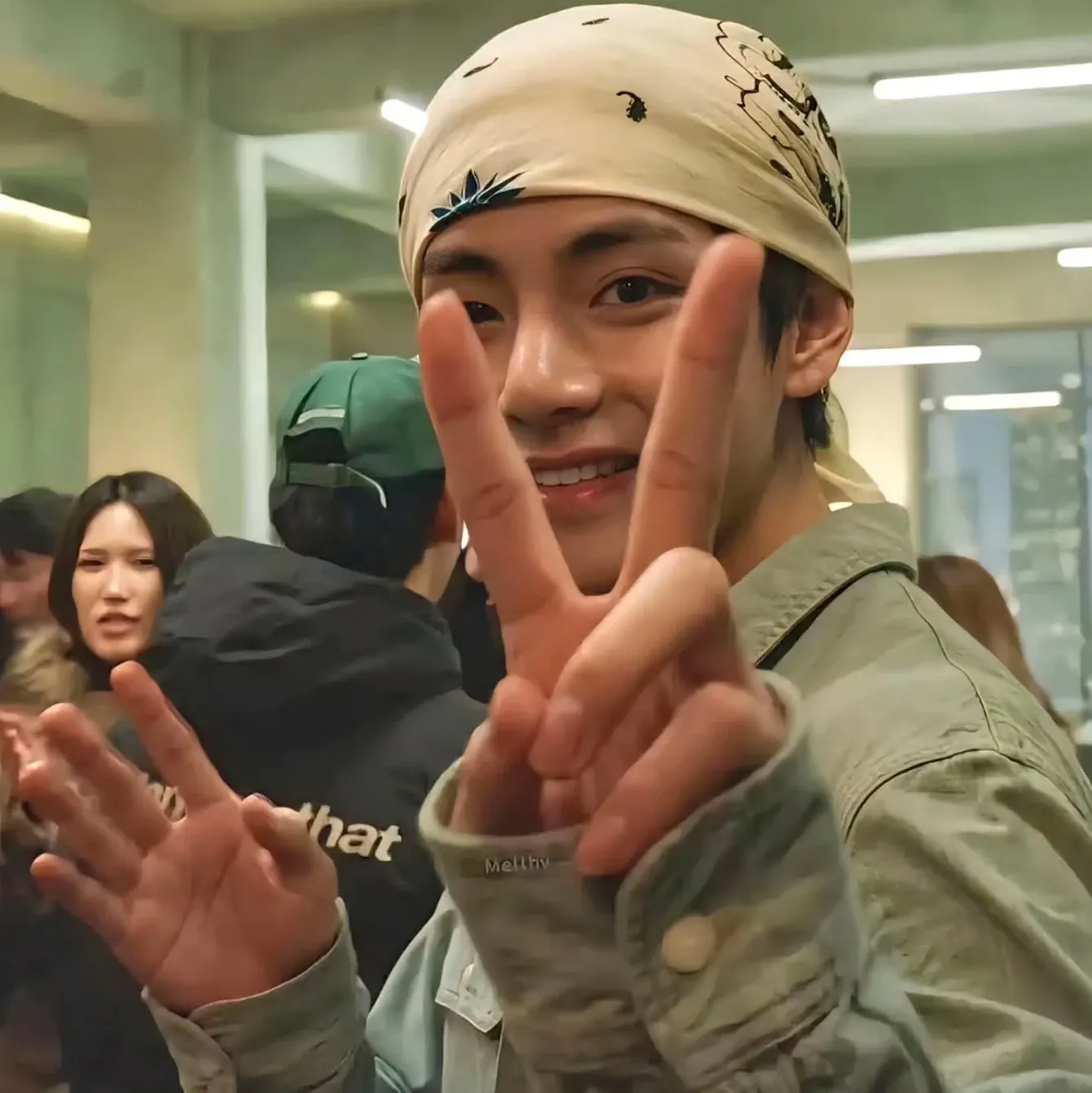 뷔 (방탄소년단)의 최신 사진