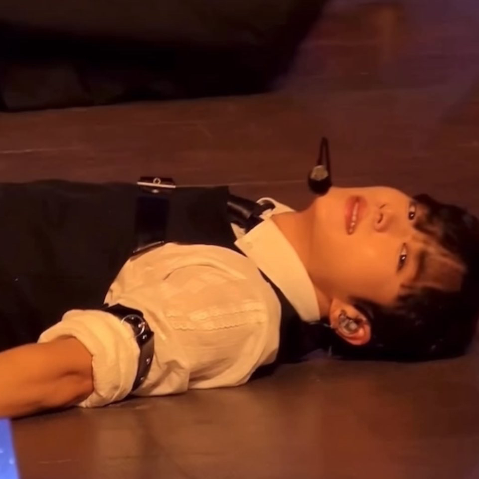 Behind-the-scenes cut of Kim Junseo (ALPHA DRIVE ONE)