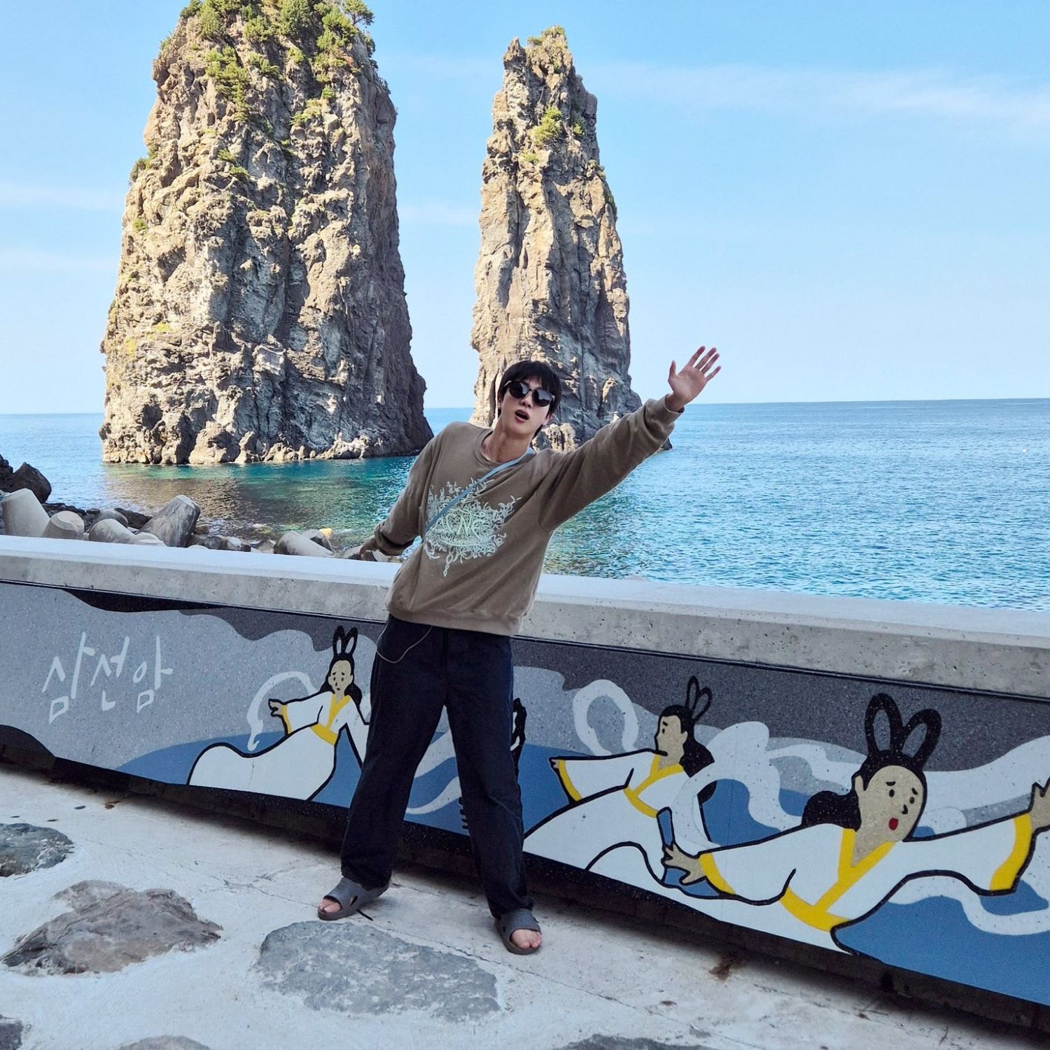 Foto aktivitas terbaru Jin (BTS)