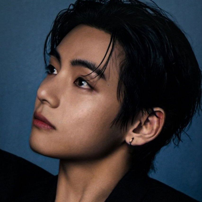뷔 (방탄소년단)의 최신 사진