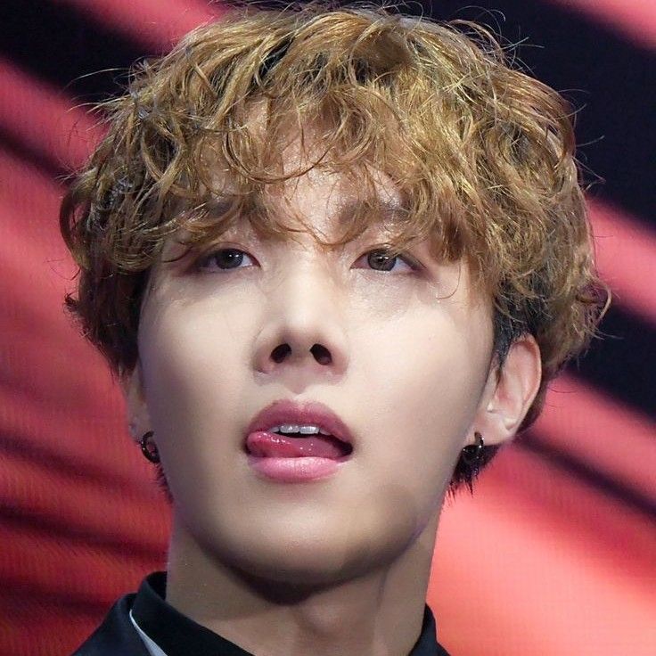 Foto terbaru j-hope (BTS)