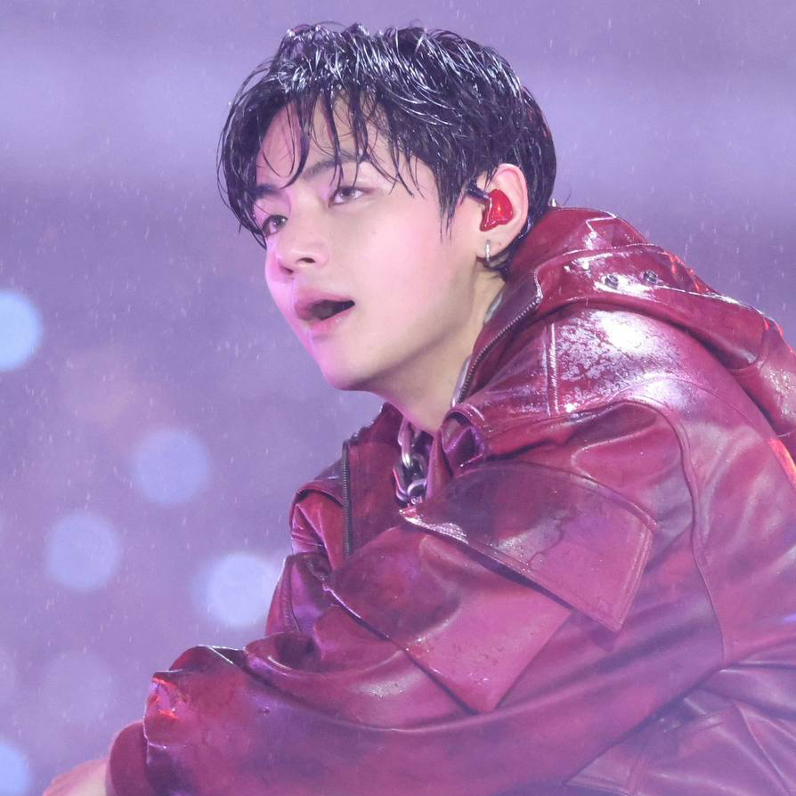 Foto aktivitas terbaru V (BTS)