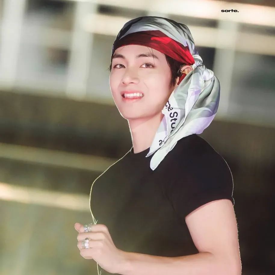 A moment captured by V (BTS)'s fan