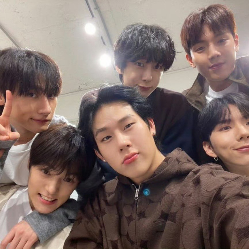 Foto aktivitas terbaru MONSTA X