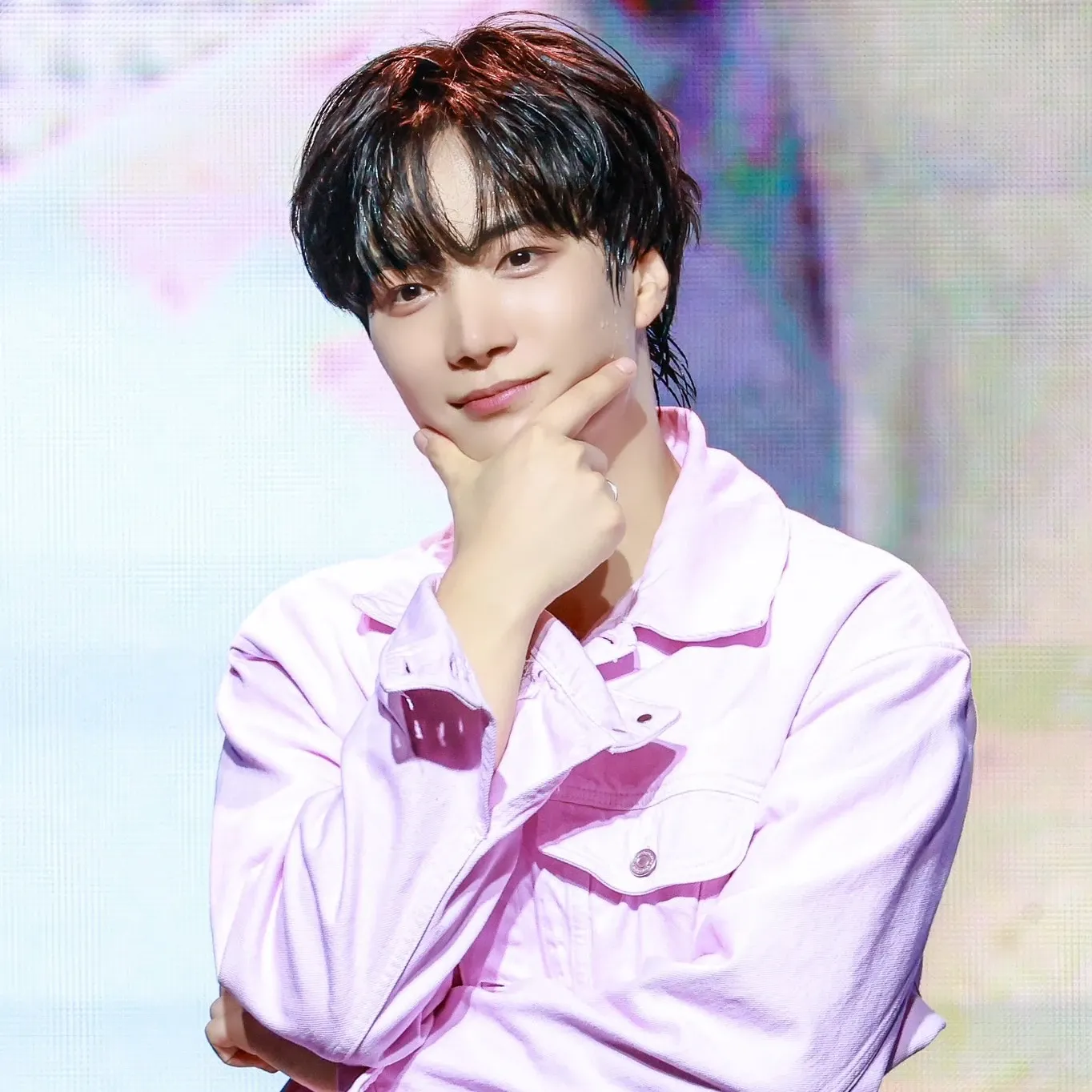 A moment captured by Kim Jonghyeon's fan