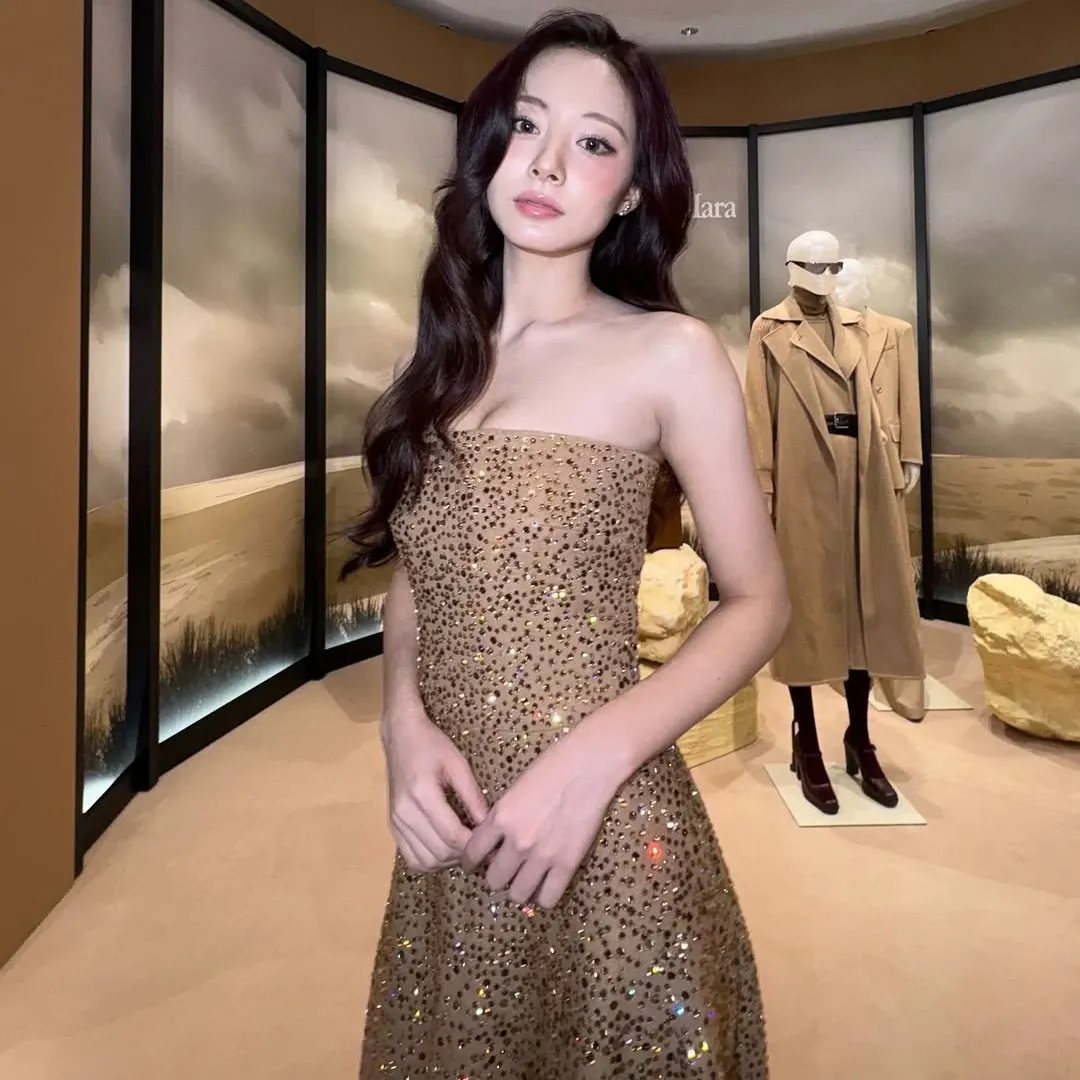 Momen yang diabadikan oleh penggemar Tzuyu (TWICE)