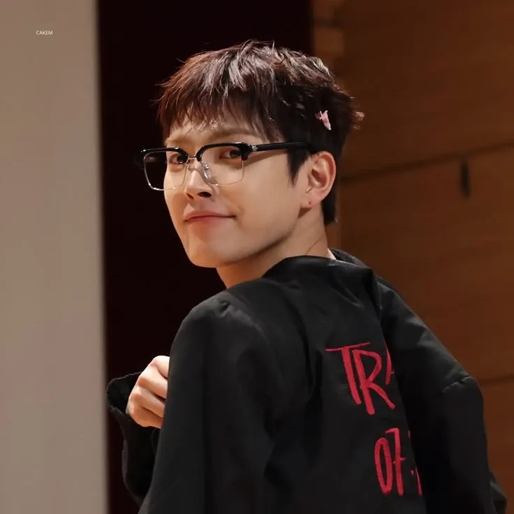 Latest photo of Hongjoong (ATEEZ)