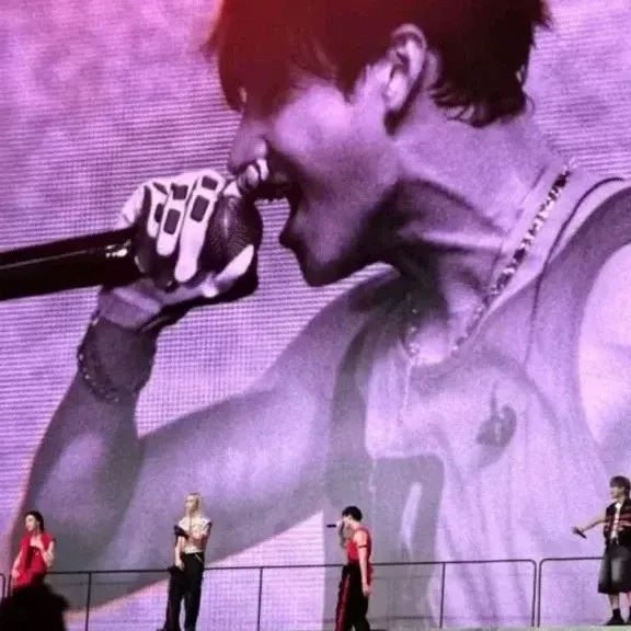 방찬 (Stray Kids)의 비하인드 컷