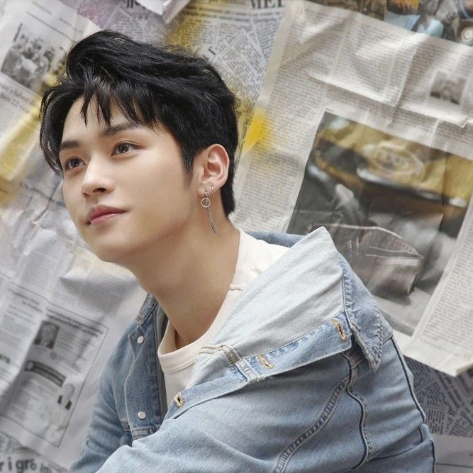 Latest photo of Lee Know (Stray Kids)