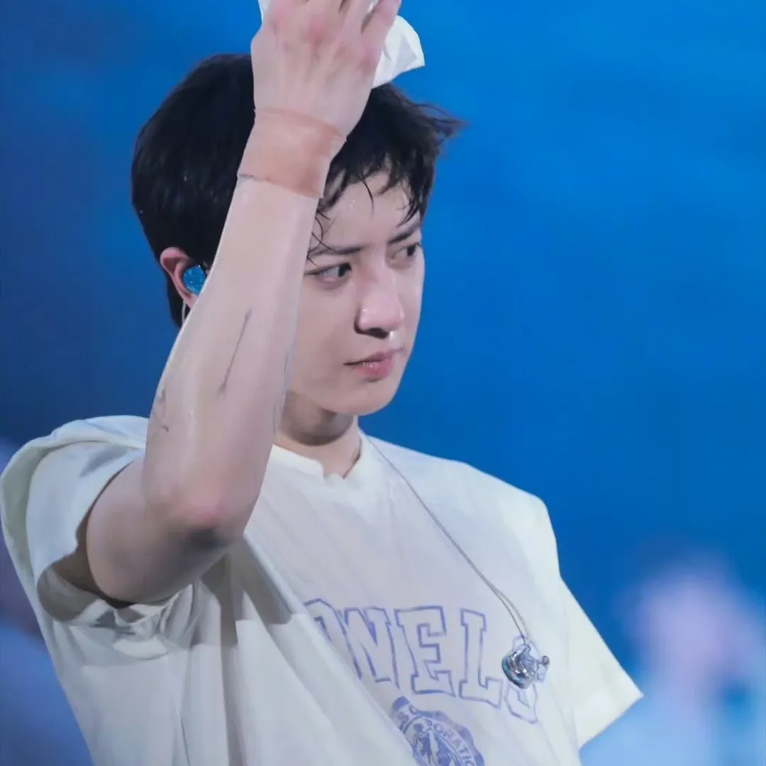 Latest photo of Chanyeol (EXO)