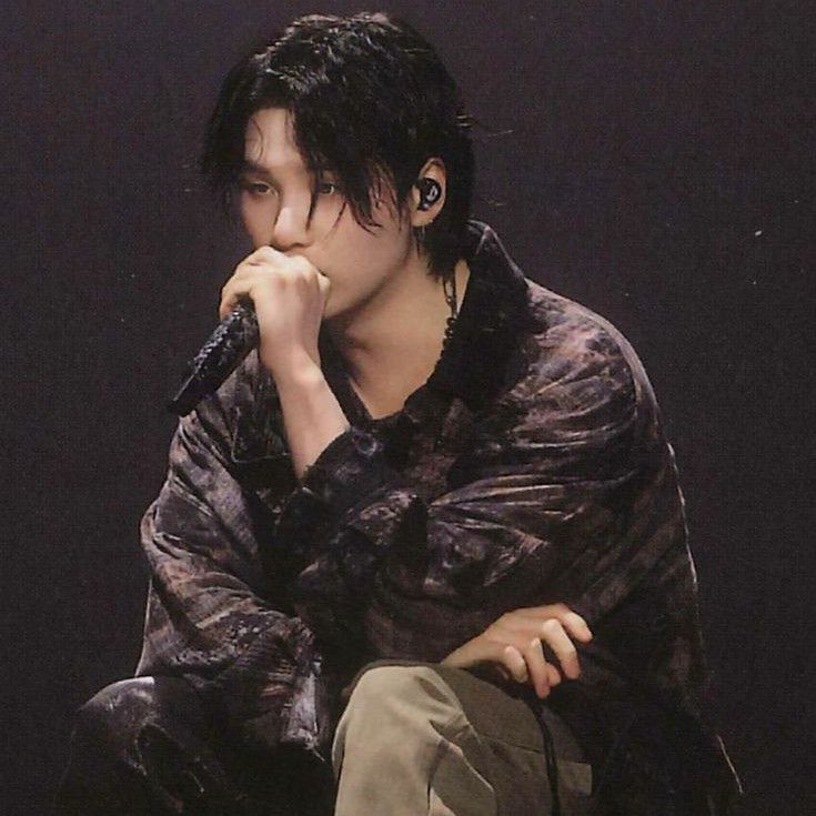 Potret di balik layar SUGA (BTS)