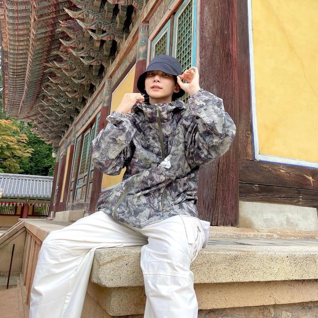 Recent activity shot of Jeonghan (SEVENTEEN)