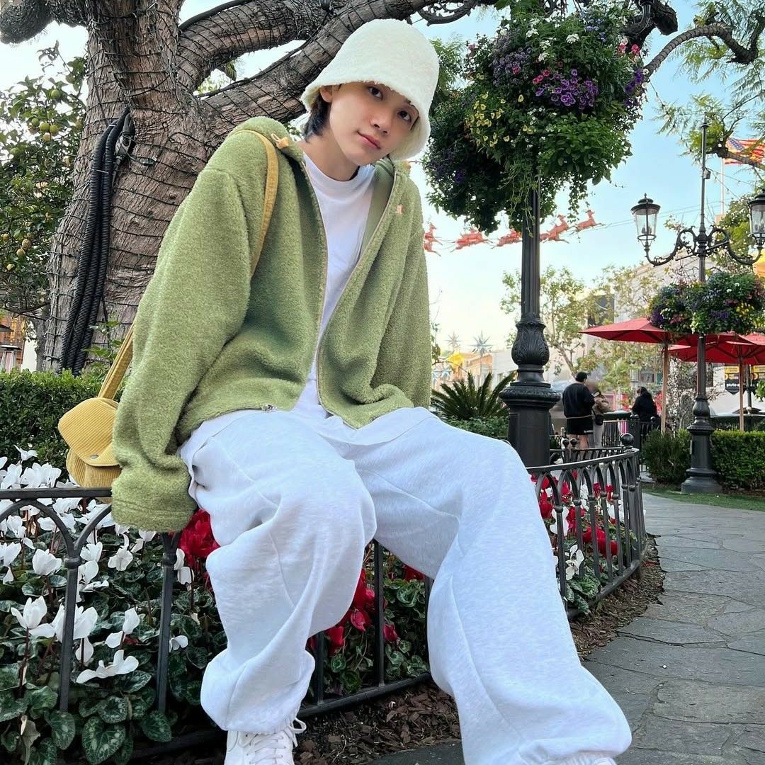 A moment captured by Jeonghan (SEVENTEEN)'s fan