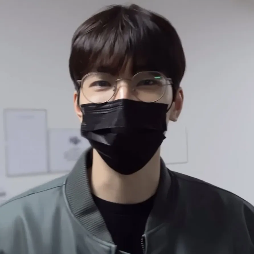 A moment captured by Wonwoo (SEVENTEEN)'s fan