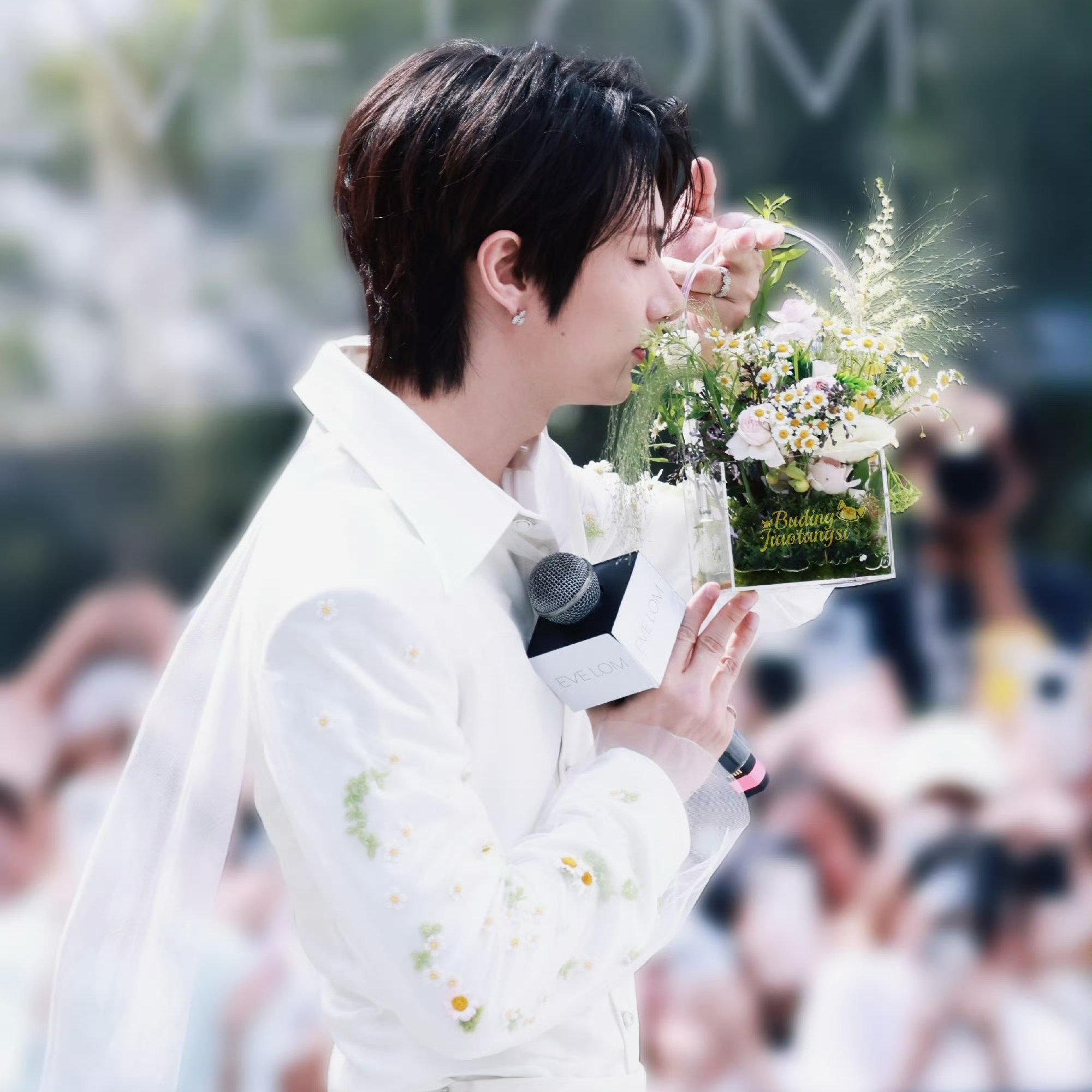 A moment captured by Jun (SEVENTEEN)'s fan