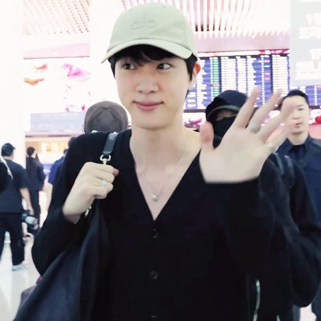 Foto aktivitas terbaru Jin (BTS)