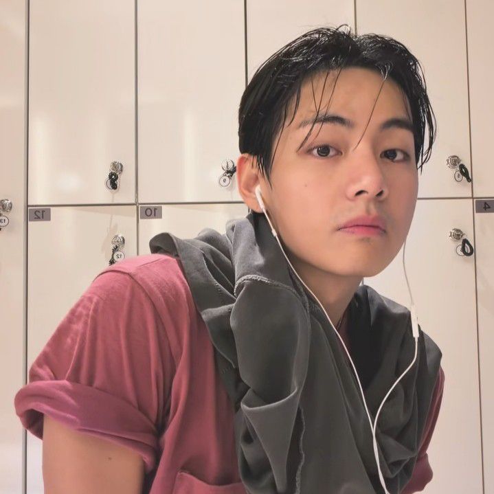 뷔 (방탄소년단)의 비하인드 컷