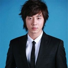 Behind-the-scenes cut of Andy (SHINHWA)