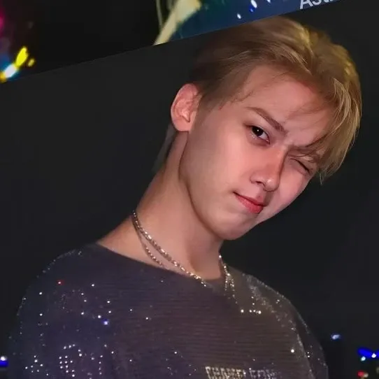 아스트로의 최신 사진