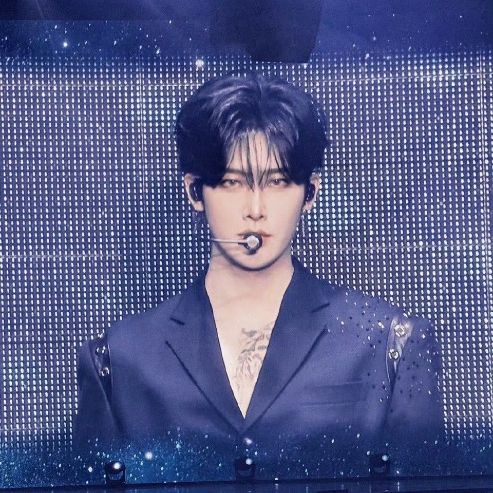 A moment captured by Ricky's fan