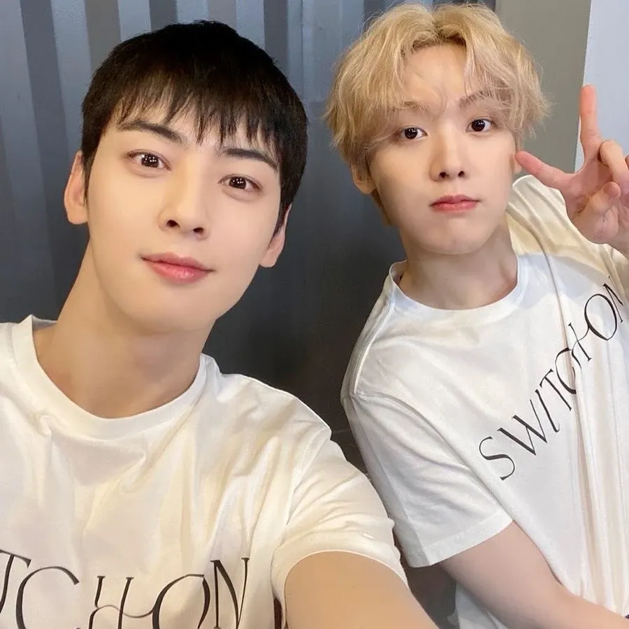 아스트로의 최신 사진