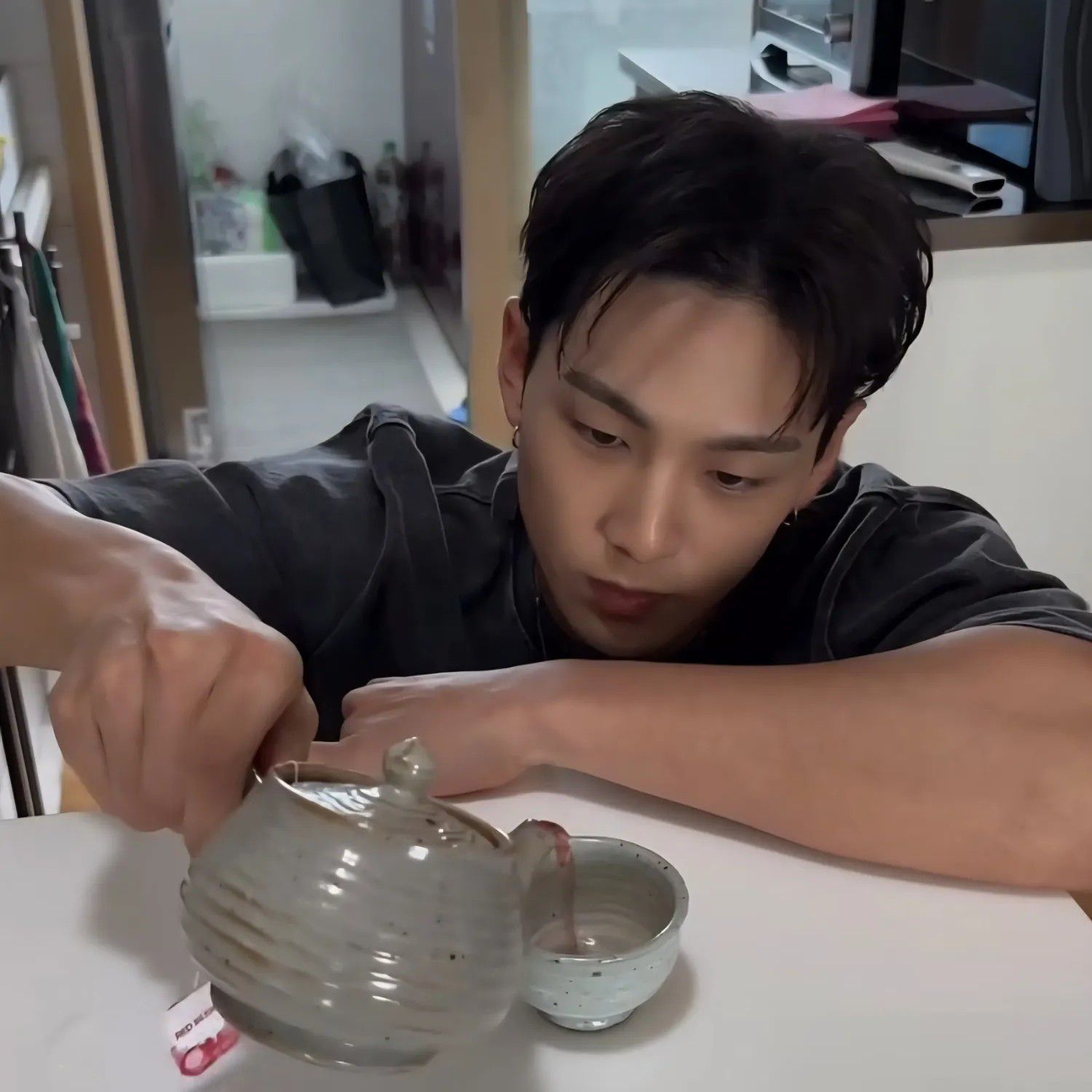 Behind-the-scenes cut of Baekho
