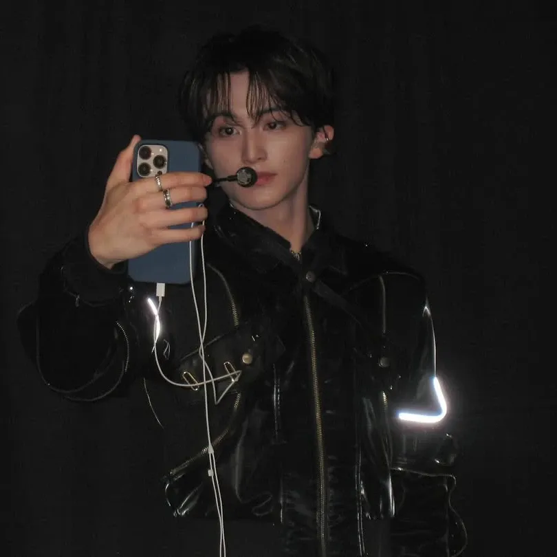 A moment captured by Mark (NCT 127, NCT DREAM)'s fan