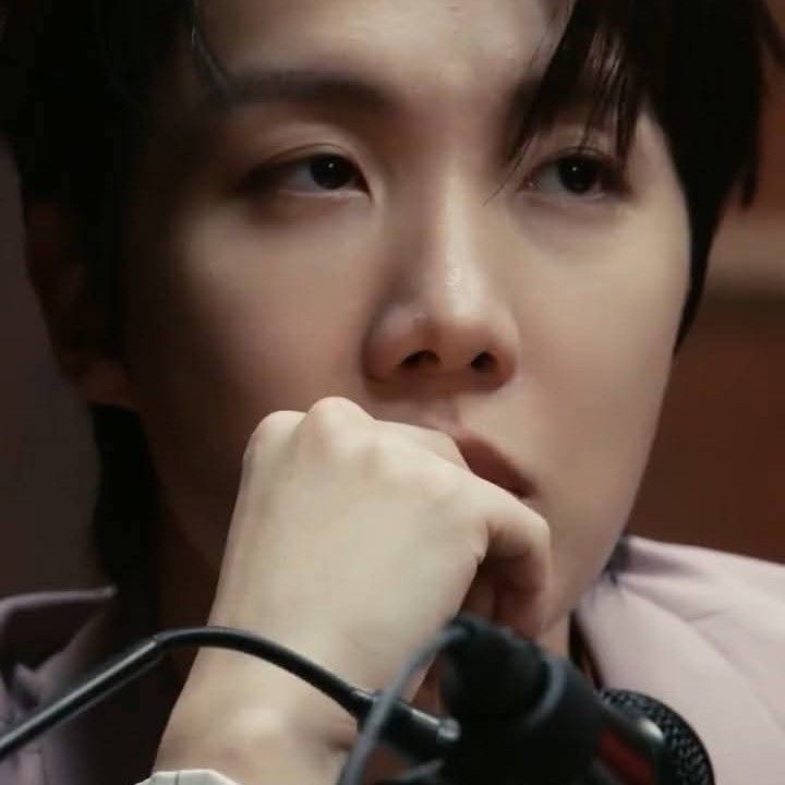 제이홉 (방탄소년단)의 최신 사진