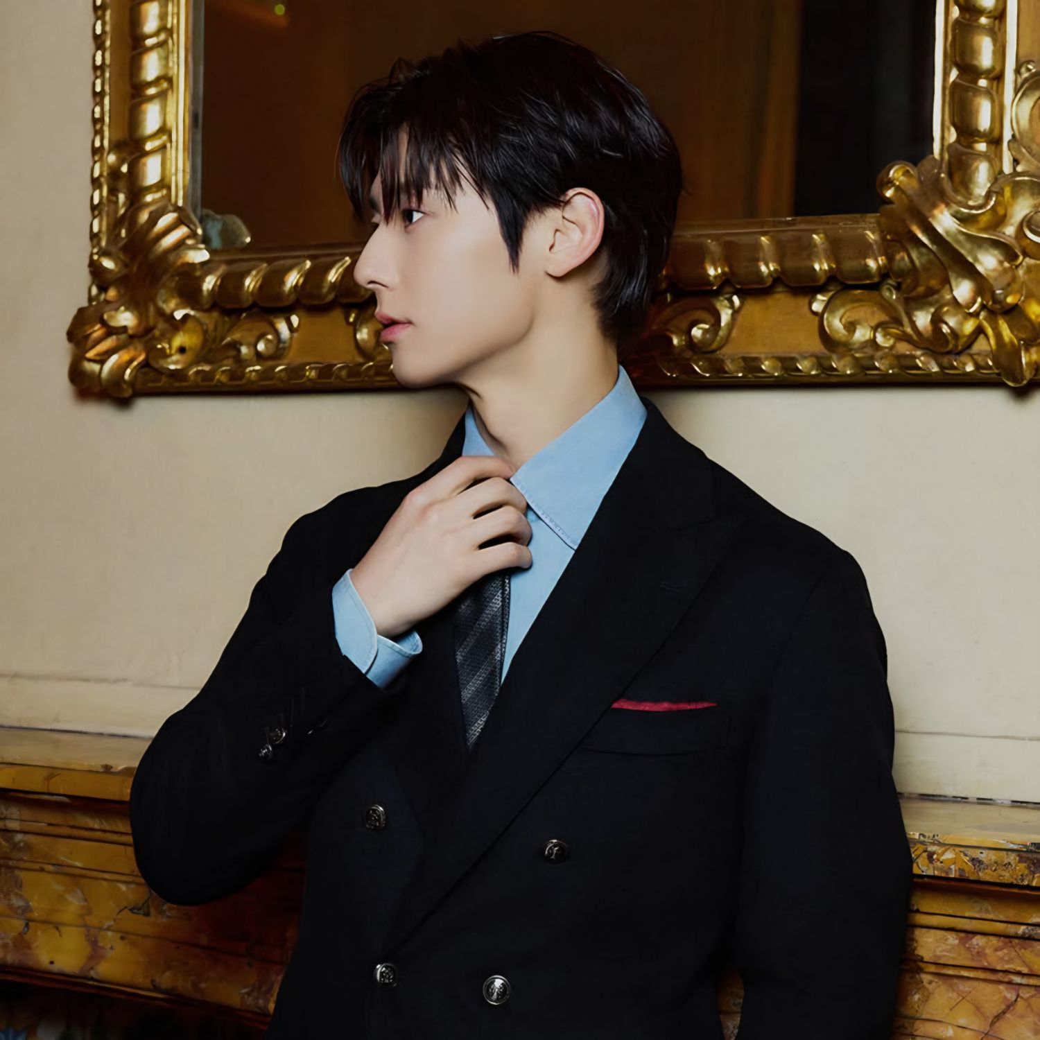 황민현 최근 활동샷