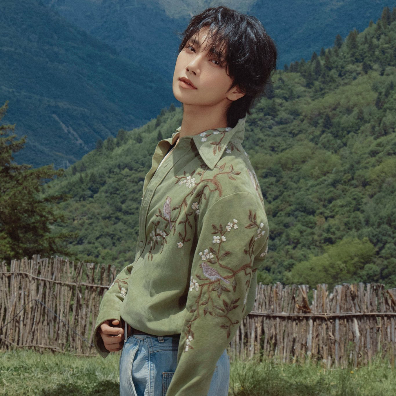 Latest photo of Joshua (SEVENTEEN)