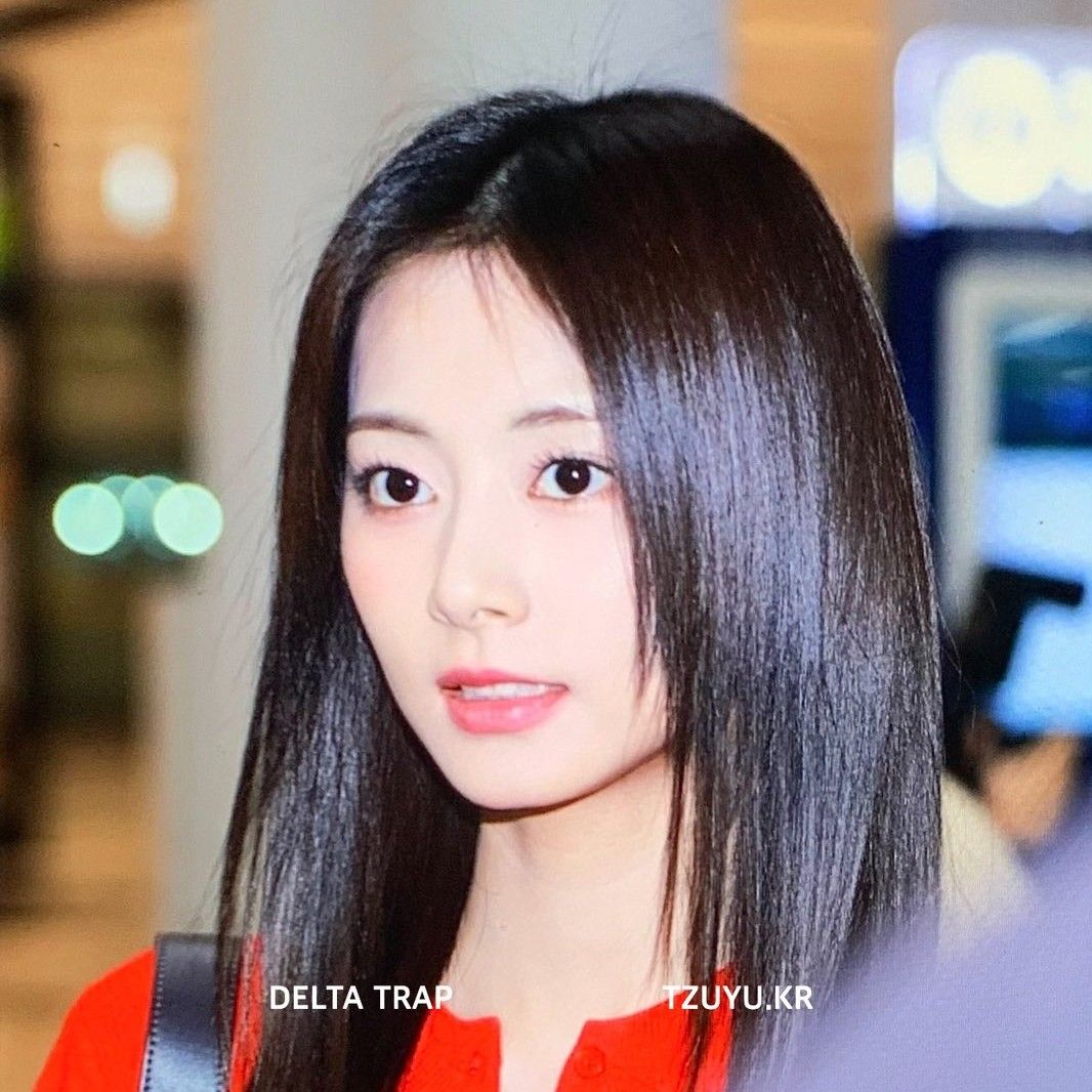 Foto aktivitas terbaru Tzuyu (TWICE)