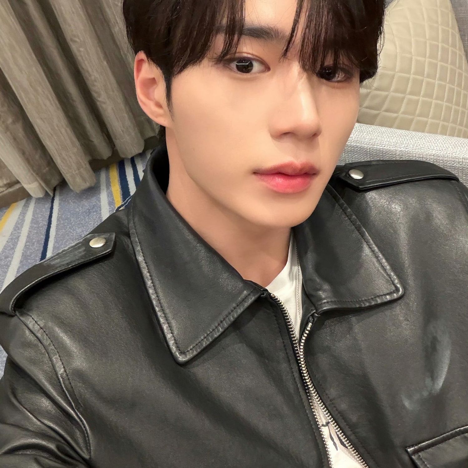 Behind-the-scenes cut of Kim Junseo (ALPHA DRIVE ONE)