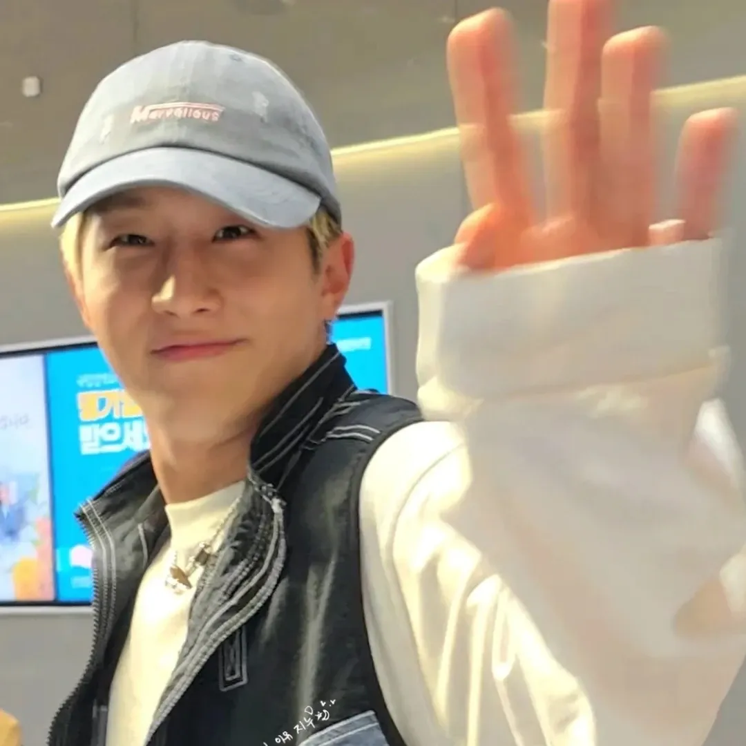 Behind-the-scenes cut of Jinjin (ASTRO)