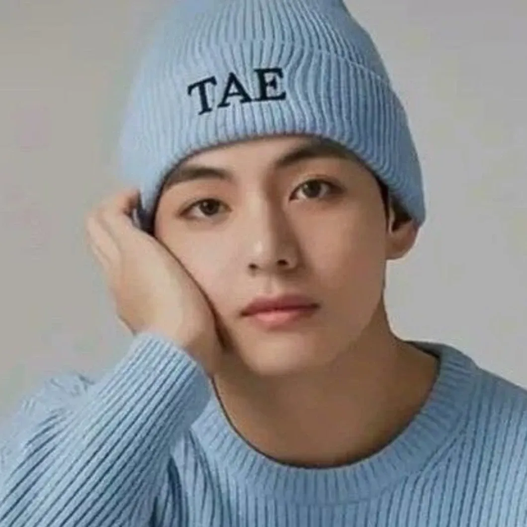 Latest photo of V (BTS)