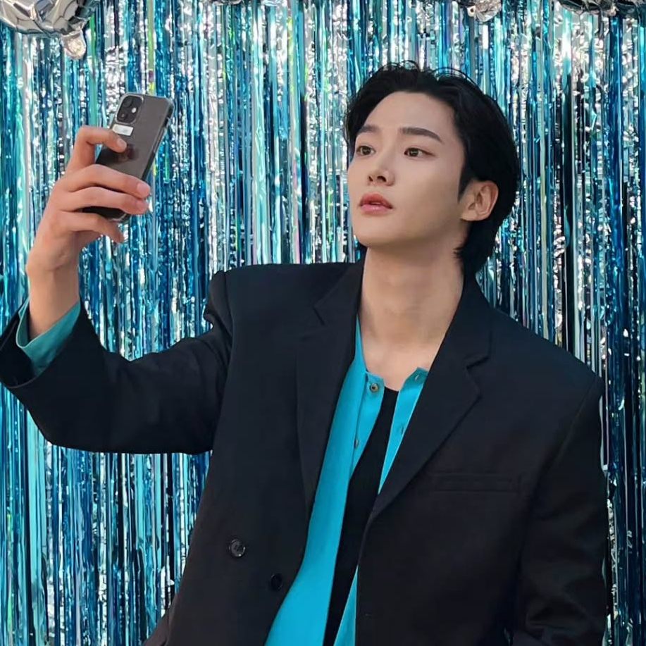 로운의 비하인드 컷