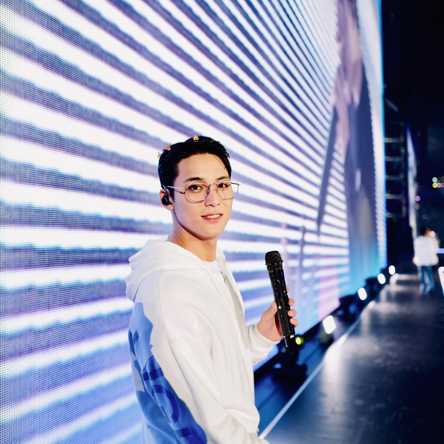 A moment captured by SEVENTEEN's fan