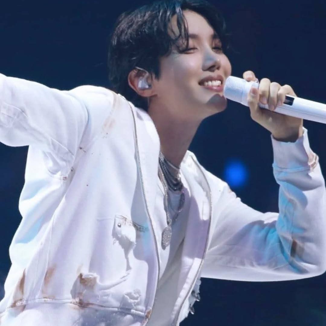 Momen yang diabadikan oleh penggemar j-hope (BTS)
