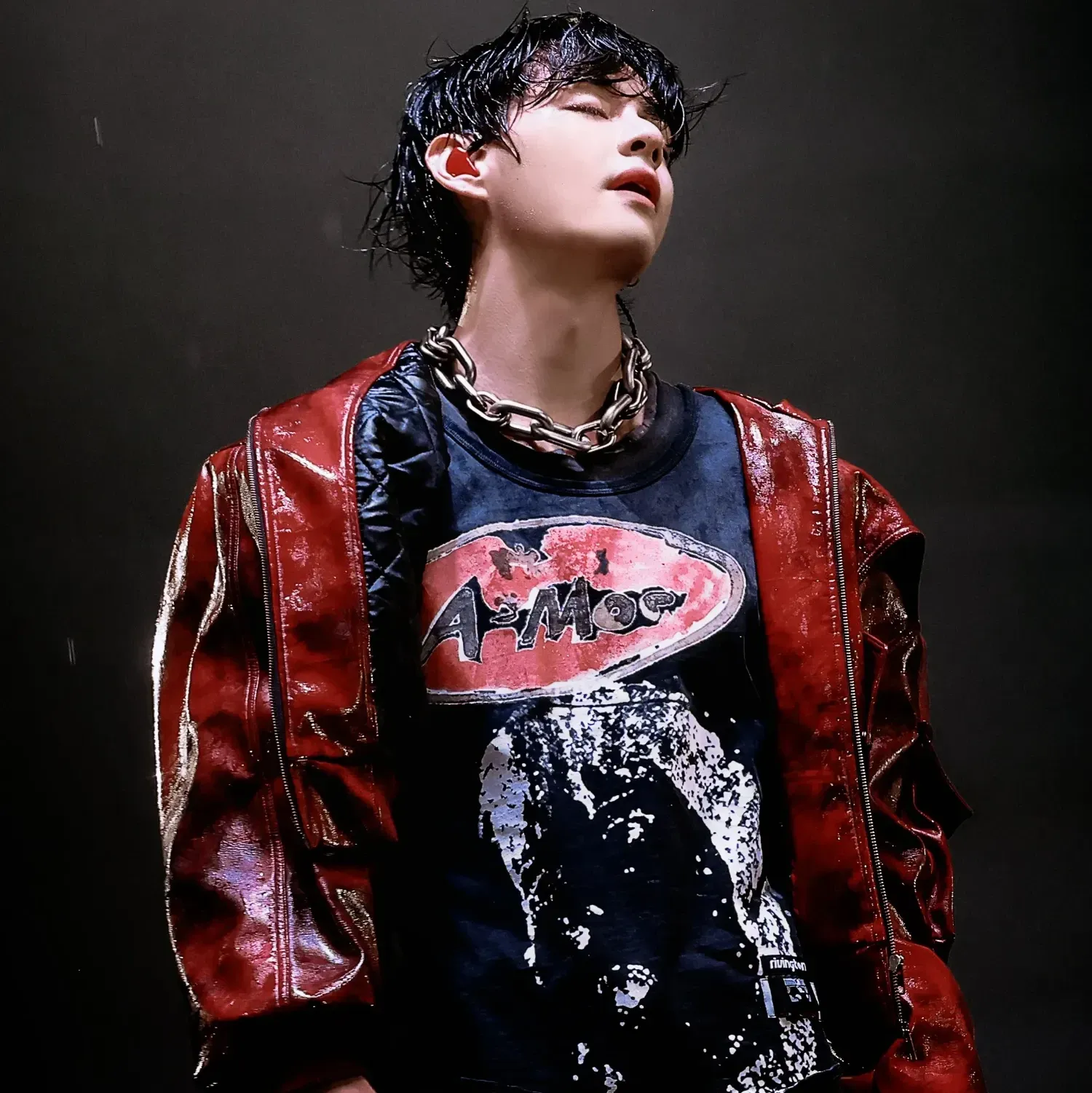 뷔 (방탄소년단)의 최신 사진