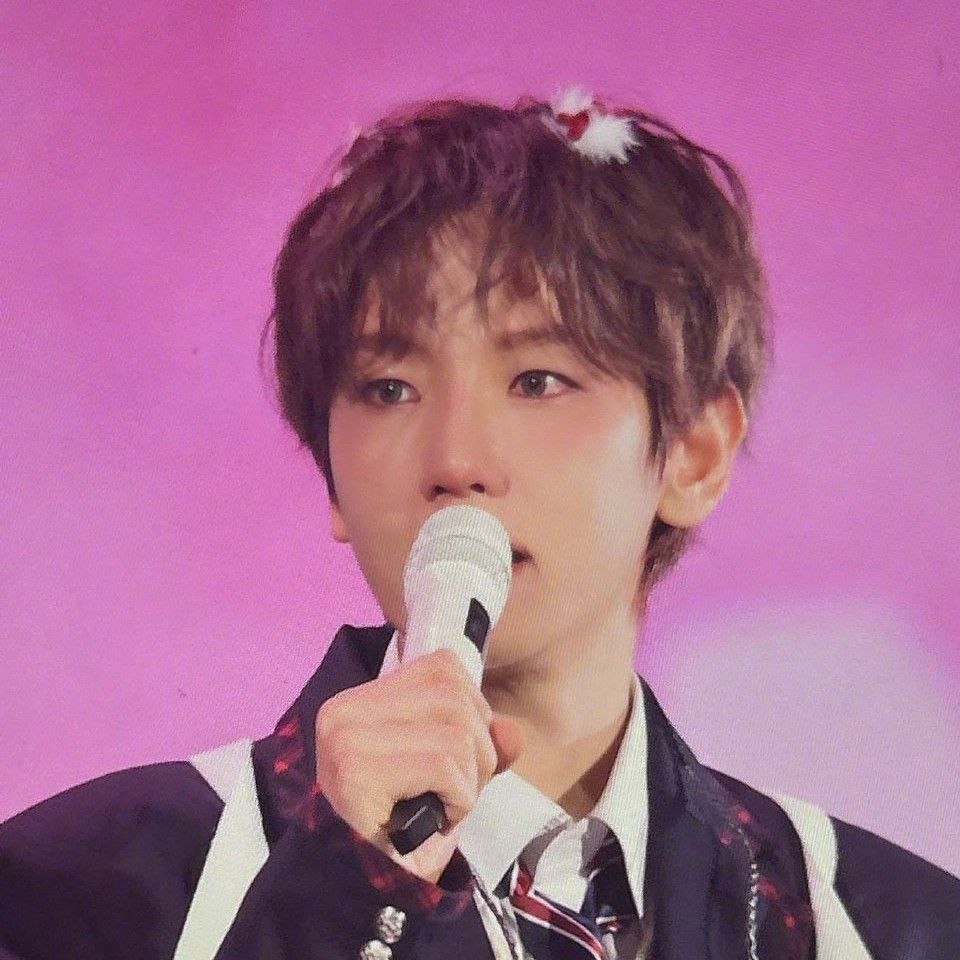 백현 (EXO)의 비하인드 컷