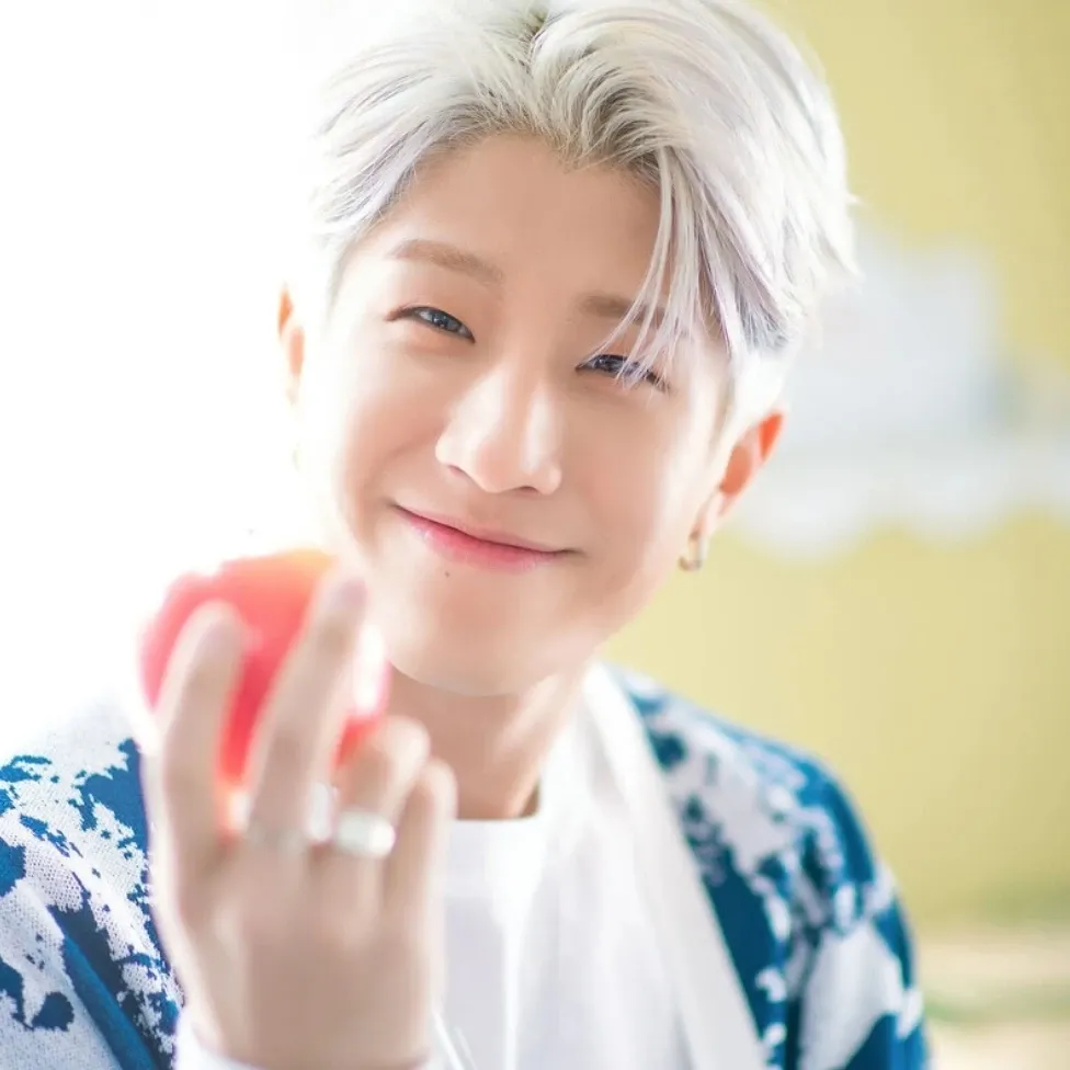 Latest photo of Jinjin (ASTRO)