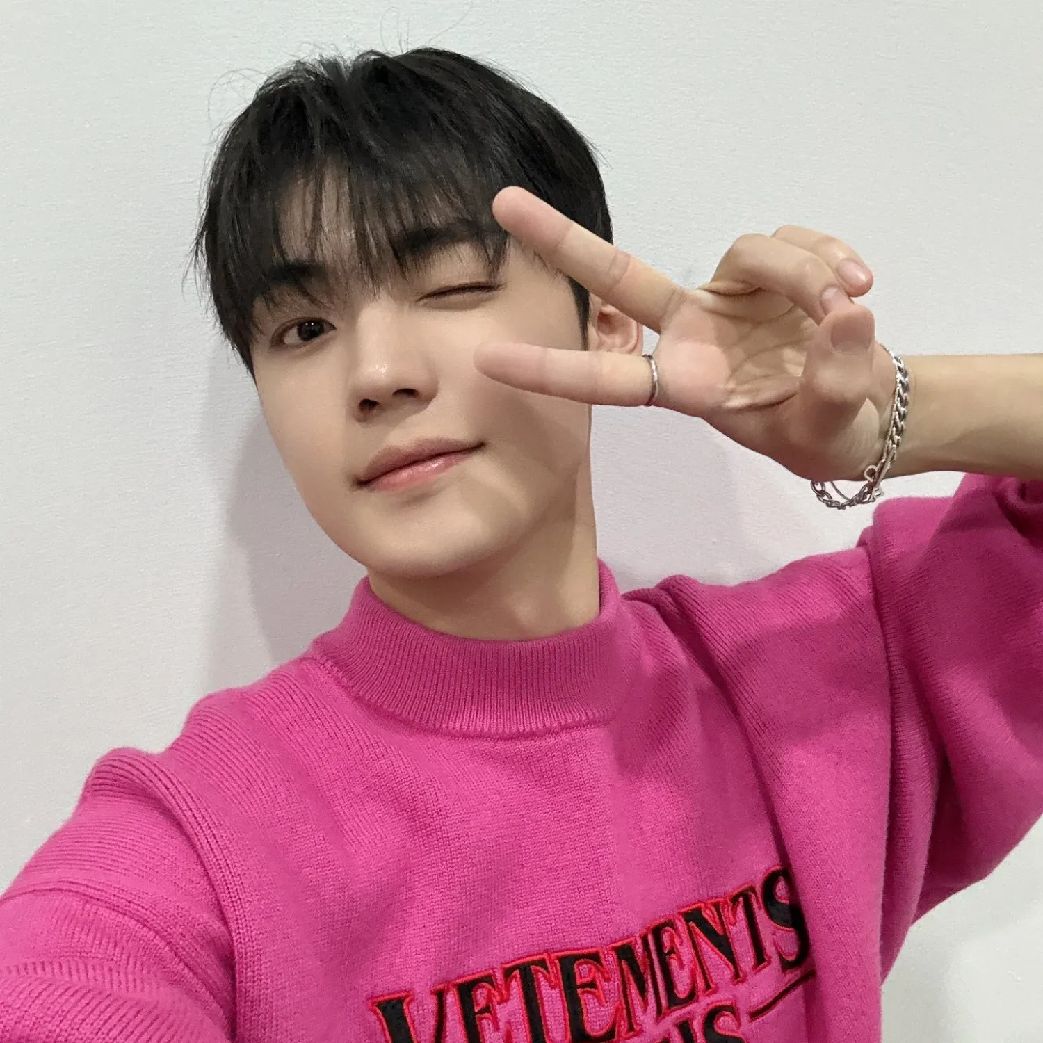 A moment captured by Chan (A.C.E)'s fan