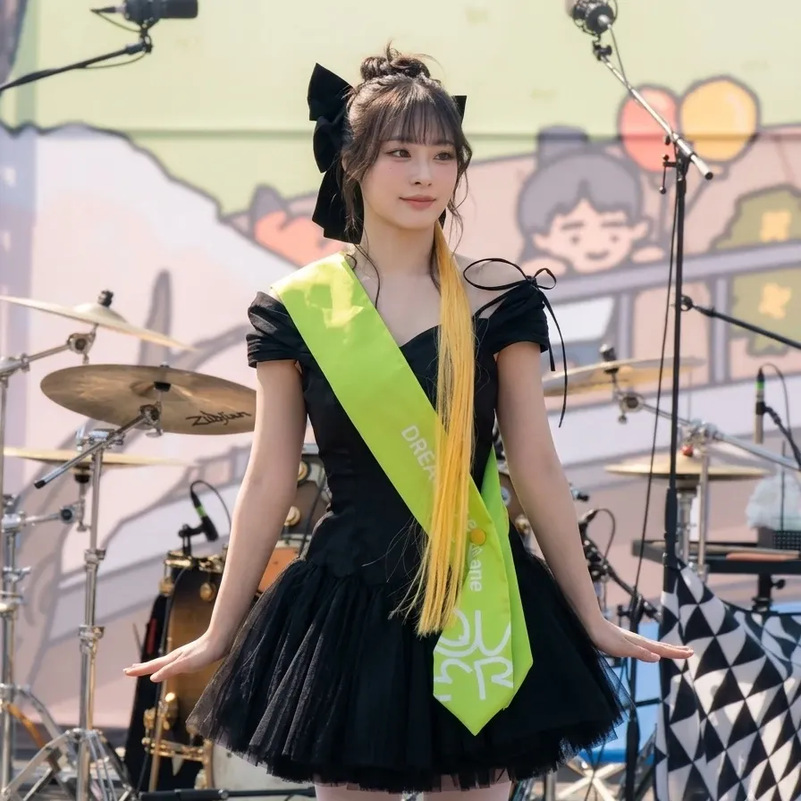 A moment captured by Siyeon (QWER)'s fan