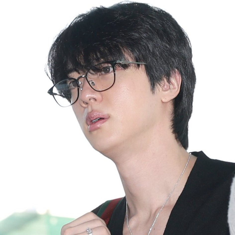 Jin (防弹少年团)的最新活动照片