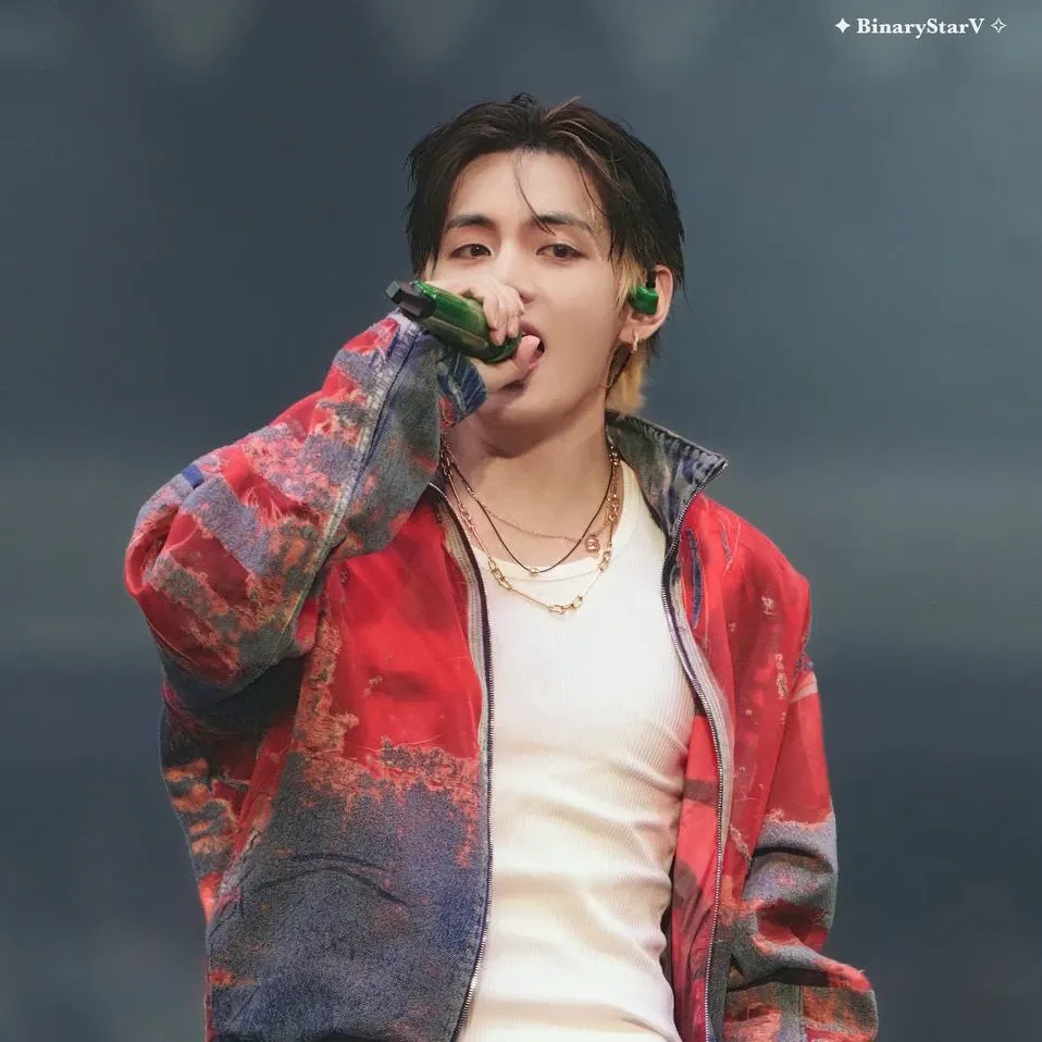 뷔 (방탄소년단) 최근 활동샷