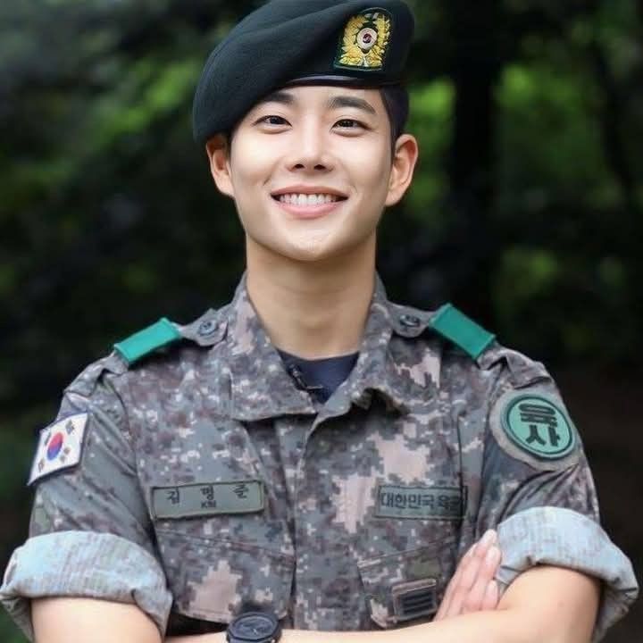 A moment captured by MJ (ASTRO)'s fan