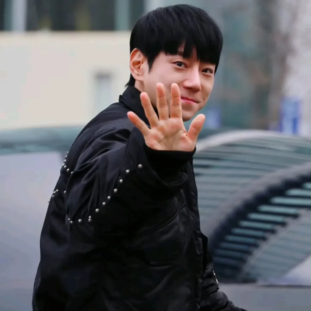 A moment captured by Hwang Chiyeol's fan