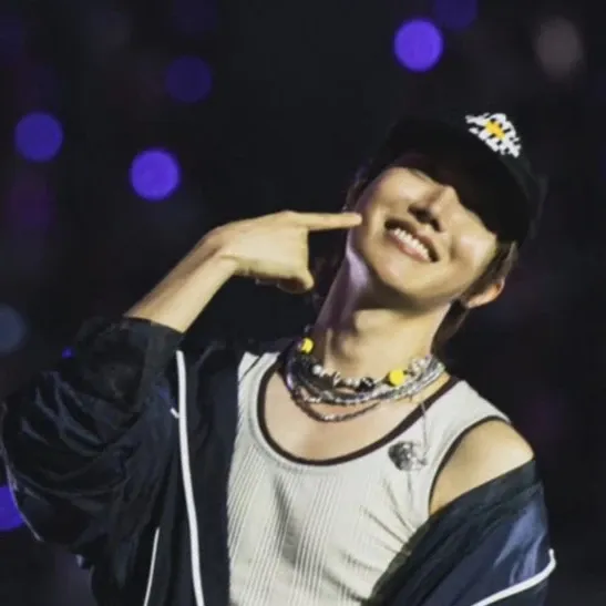 Foto terbaru j-hope (BTS)