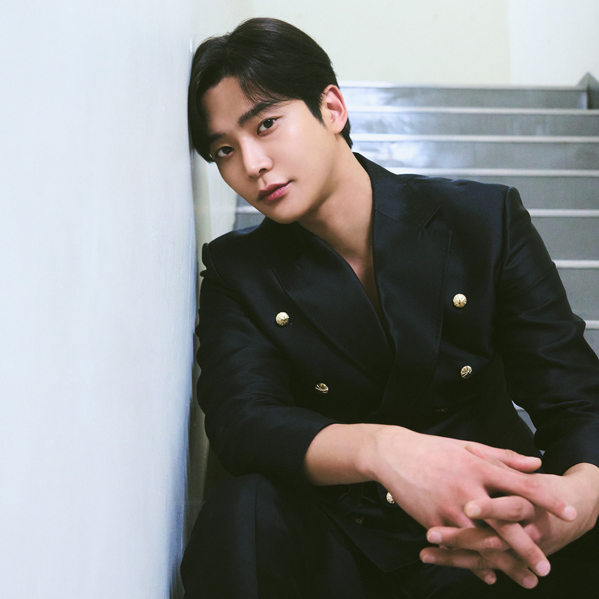 로운의 최신 사진