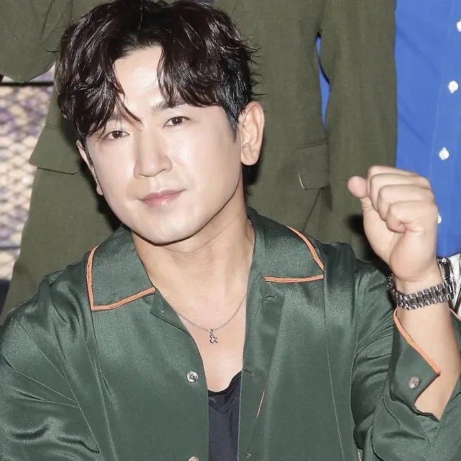 A moment captured by Lee Minwoo (SHINHWA)'s fan